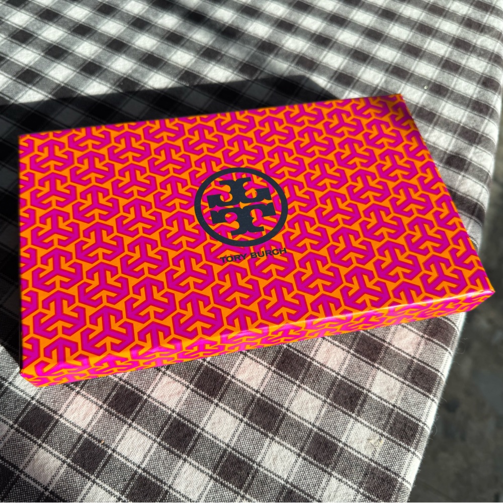 Tory Burch Black and Gold Zip Wallet Brand New in Box - Picture 7 of 7